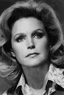 How tall is Lee Remick?